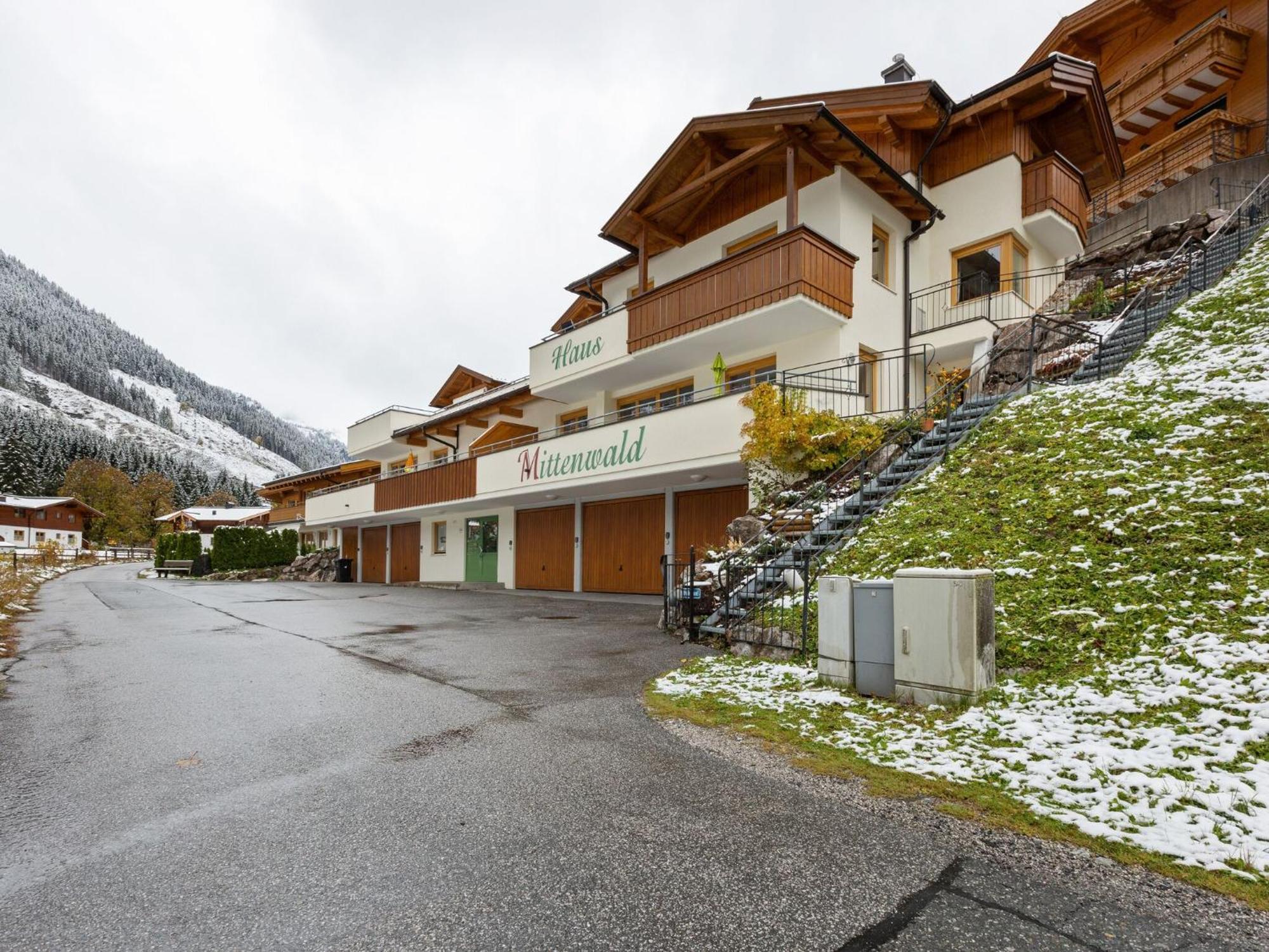 Modern Apartment in Saalbach Hinterglemm with Terrace Exterior foto